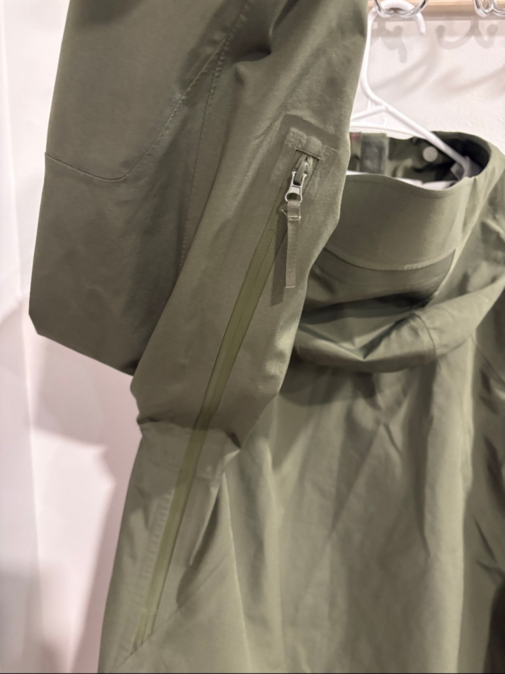 H&M Move Olive Green Utility Jacket with Yellow Pull Tab - Picture 7 of 12